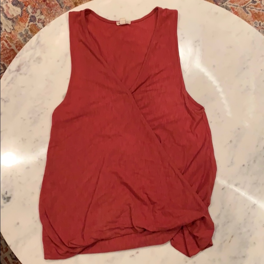 URBAN OUTFITTERS TANK SIZE M
